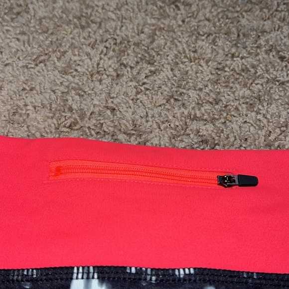 Fabletics workout set. - Picture 7 of 8